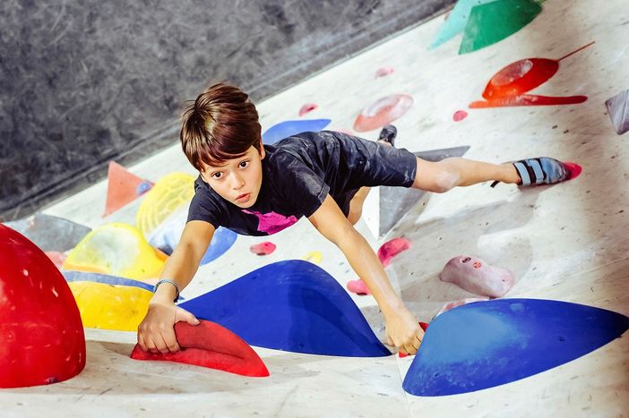 Arrampicata: Cva bouldering kids - scala il muro! Arrampicata: Cva bouldering kids - scala il muro!