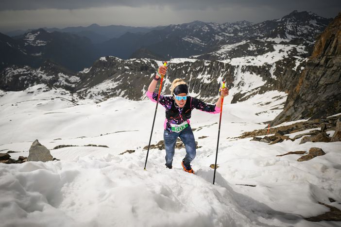 Due vertical hanno chiuso il weekend di gare della Monte Rosa SkyMarathon. Qui Victoria Kreuzer lanciata verso il record. ©DamianoBenedettoPhoto Due vertical hanno chiuso il weekend di gare della Monte Rosa SkyMarathon. Qui Victoria Kreuzer lanciata verso il record. ©DamianoBenedettoPhoto