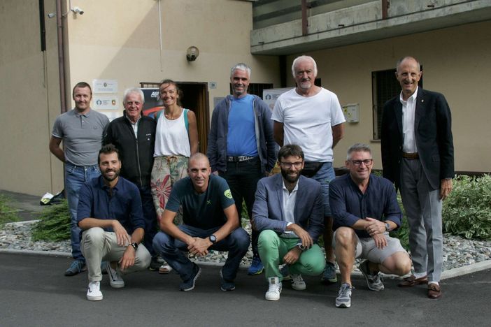 Il direttivo dell'Asiva. A destra in piede il presidente Marco Mosso Il direttivo dell'Asiva. A destra in piede il presidente Marco Mosso