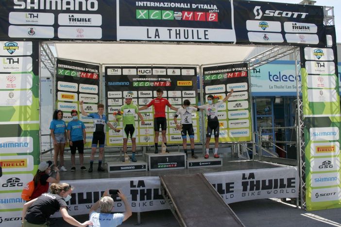 Siffredi e Parisi sul podio. Nell'articolo Matteo Siffredi Siffredi e Parisi sul podio. Nell'articolo Matteo Siffredi