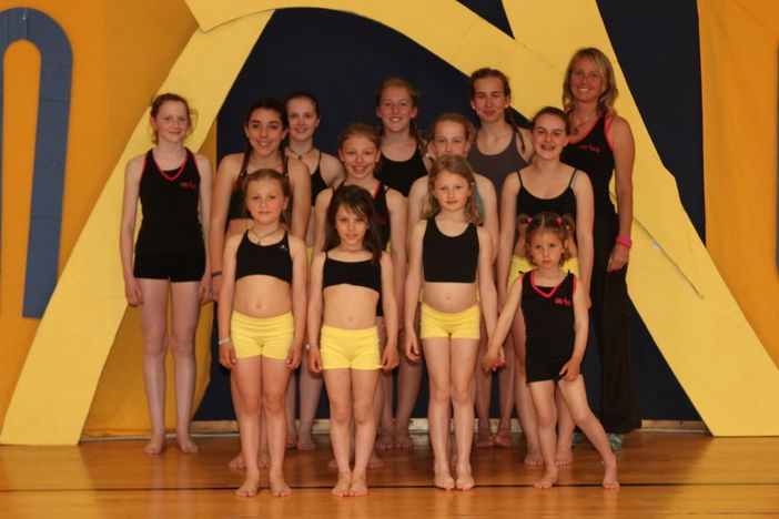 Un gruppo ndi ginnaste che gareggerà ad Alessandria