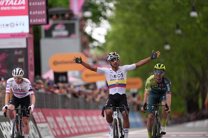 GIRO D'ITALIA: JHONATAN NARVAEZ VINCE LA PRIMA TAPPA CONQUISTANDO LA PRIMA MAGLIA ROSA