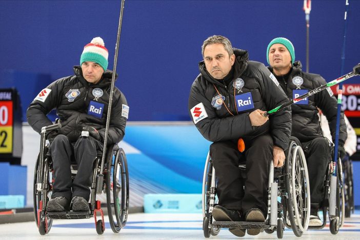 Egidio Marchese in azione contro la Svizzera. Grinta e determinazione hanno messo sotto i rossocrociati. A sinistra Paolo Ioriatti e dietro Matteo Ronzani