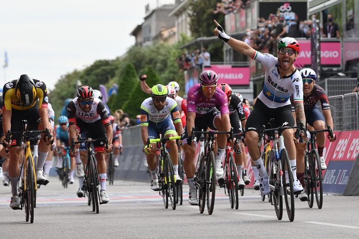 GIRO D'ITALIA: Giacomo Nizzolo vince la tappa 13, Egan Bernal ancora in Maglia Rosa