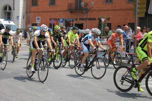 Ciclismo: Etienne Grimod e Patrick Blanc in scena ad Alba Ciclismo: Etienne Grimod e Patrick Blanc in scena ad Alba