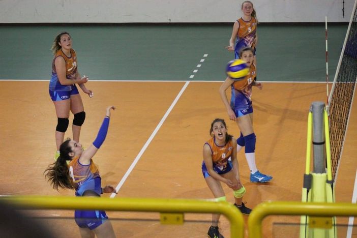 Volley: Serie D; tracollo Ccs Cogne, Fenusma un punto sul fil di lana Volley: Serie D; tracollo Ccs Cogne, Fenusma un punto sul fil di lana
