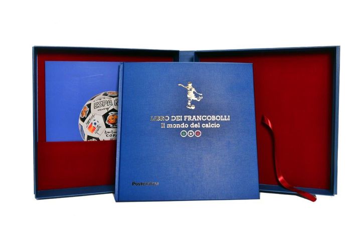 Il mondo del calcio in un nuovo libro di Poste Italiane Il mondo del calcio in un nuovo libro di Poste Italiane