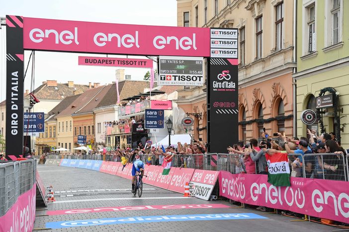 SIMON YATES VINCE LA SECONDA TAPPA DEL GIRO D’ITALIA  MATHIEU VAN DER POEL E’ ANCORA IN MAGLIA ROSA