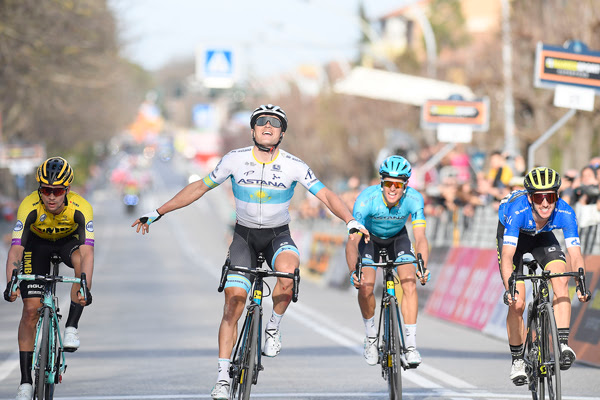 Ciclismo: Lutsenko cade e vince in volata la quarta tappa della Tiireno-Adriatico Ciclismo: Lutsenko cade e vince in volata la quarta tappa della Tiireno-Adriatico