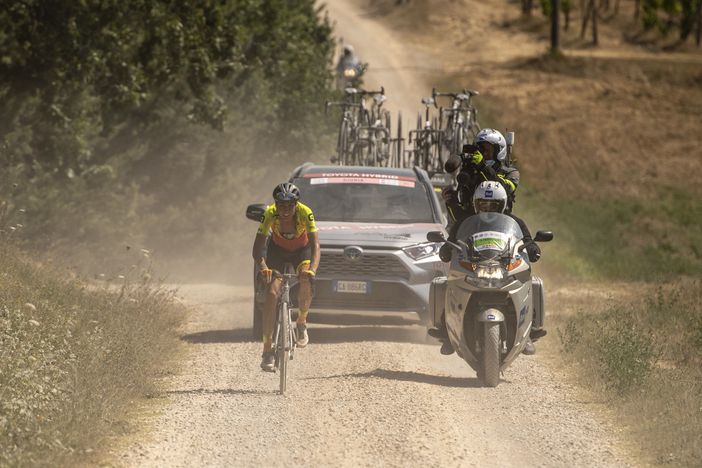 Ciclismo: Alla Strade Bianche Van Aert contro tutti, Van Vleuten per la storia