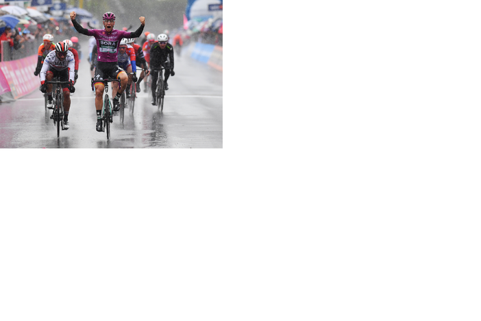 GIRO D'ITALIA: Bis di Ackermann sotto la pioggia