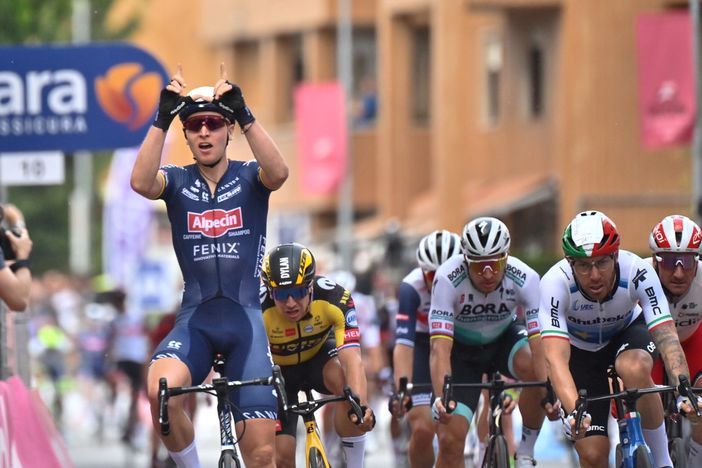 GIRO D'ITALIA - COMUNICATO STAMPA 9 MAGGIO 2021 TIM MERLIER VINCE LA TAPPA 2 DEL GIRO D’ITALIA FILIPPO GANNA ANCORA IN MAGLIA ROSA GIRO D'ITALIA - COMUNICATO STAMPA 9 MAGGIO 2021 TIM MERLIER VINCE LA TAPPA 2 DEL GIRO D’ITALIA FILIPPO GANNA ANCORA IN MAGLIA ROSA