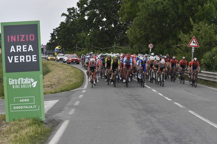 Con ride green il Giro d’Italia è sempre più sostenibile. I volontari del Liceo linguistico di Courmayeur i più motivati