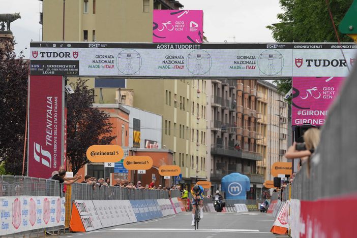 JAKOB SÖDERQVIST VINCE LA PRIMA TAPPA DEL GIRO NEXT GEN CONQUISTANDO LA PRIMA MAGLIA ROSA