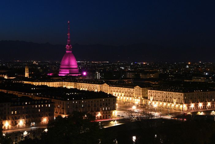 DA TORINO A MILANO, LE CITTÀ DEL GIRO ILLUMINATE DI ROSA DA TORINO A MILANO, LE CITTÀ DEL GIRO ILLUMINATE DI ROSA