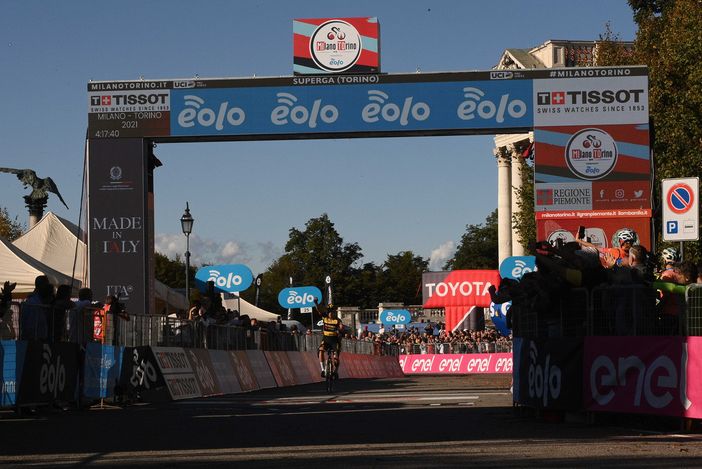 Ciclismo: A Primož Roglic la Milano Torino Ciclismo: A Primož Roglic la Milano Torino