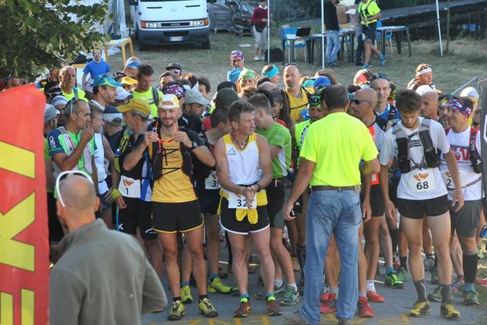 Atleti alla partenza del trail (cliccare sulla foto per avviare la minigallery