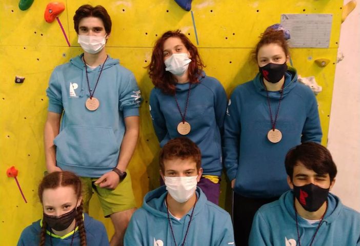 Nicolas Charbonnier, Sara Celesia, Silvia Cazzanelli. Sotto da sx Camilla Armaroli, Ivan Vuillermoz e Antonio Charrere Nicolas Charbonnier, Sara Celesia, Silvia Cazzanelli. Sotto da sx Camilla Armaroli, Ivan Vuillermoz e Antonio Charrere