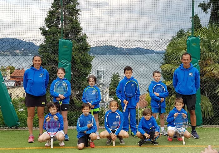 da sx in piedi Nathalie Viérin, Gaia Morsia, Angeline Bionaz, André Susanna, Oliviero Pretti, Fabio Paonessa. Da sx in basso Matilde Guichardaz, Marco Chiucchiurlotto, Claire Susanna, Mattia Melotti, René Macori.