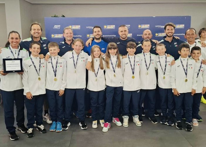 da sx Viérin, Pettenon, Gaspard, Borsato, Perrin, Perrelli, Melotti, Cerni, Robba, Dufour, Gagliano, Paonessa, con alle spalle i Tecnici delle Federazione da sx Viérin, Pettenon, Gaspard, Borsato, Perrin, Perrelli, Melotti, Cerni, Robba, Dufour, Gagliano, Paonessa, con alle spalle i Tecnici delle Federazione