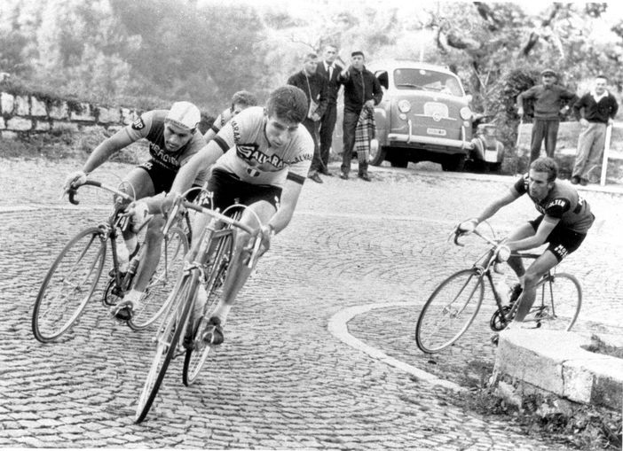 Felice Gimondi in azione al Giro di Lombardia 1966 che poi vinse (Foto Credit: Archivio RCS) Felice Gimondi in azione al Giro di Lombardia 1966 che poi vinse (Foto Credit: Archivio RCS)