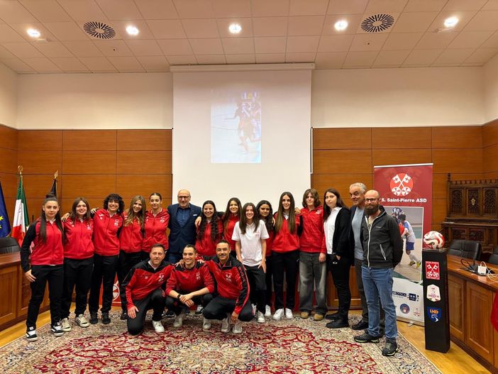 Calcio F: Saint-Pierre sogna in rosa: la U9 femminile pronta a giocarsi le final four nazionali Calcio F: Saint-Pierre sogna in rosa: la U9 femminile pronta a giocarsi le final four nazionali