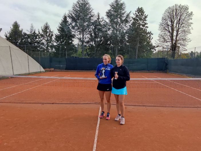 Corinne (a ds) dopo la premiazione Corinne (a ds) dopo la premiazione