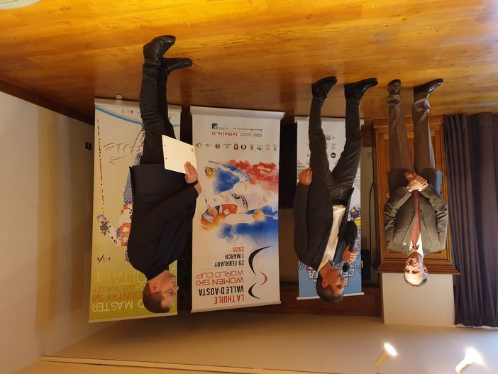 Da sn: Marco Mosso, pres. Asiva; Enrico De Girolamo, Ad Cva; Francois Domaine (giornalista)