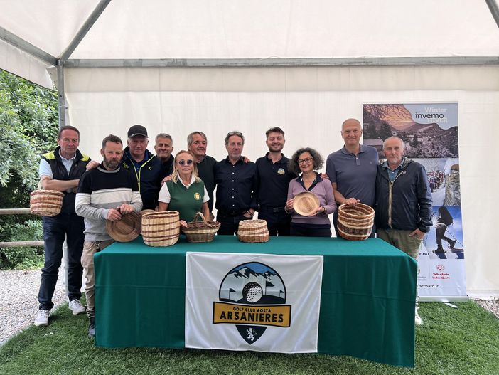 Da sinistra: Nex Bruno, Letey Ivo, Rey Sergio, Pellicone Domenico, Bellinvia Marinella, Pastoret Ennio, Marco Bignotti (assessore allo sport di Etroubles), Succi Andrea, Gavinelli Gabriella, Vilbrant Roberto, Cerise Carlo (vicesindaco di Etroubles).