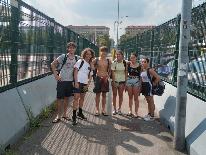 Le promesse dell'Aosta Nuoto: da sx Mattia Savoia, Lorenzo Miserocchi, Tommaso Coletta, Beatrice Mazone, Gaia Valenti e Chiara Seminara. Le promesse dell'Aosta Nuoto: da sx Mattia Savoia, Lorenzo Miserocchi, Tommaso Coletta, Beatrice Mazone, Gaia Valenti e Chiara Seminara.