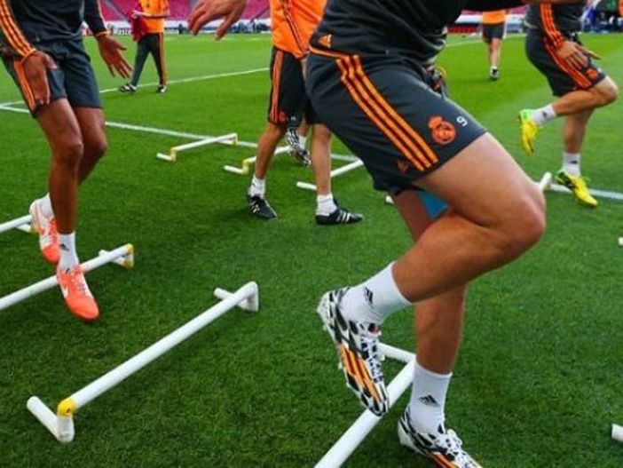 In Valle sospesa qualunque attività di allenamento di gruppo In Valle sospesa qualunque attività di allenamento di gruppo