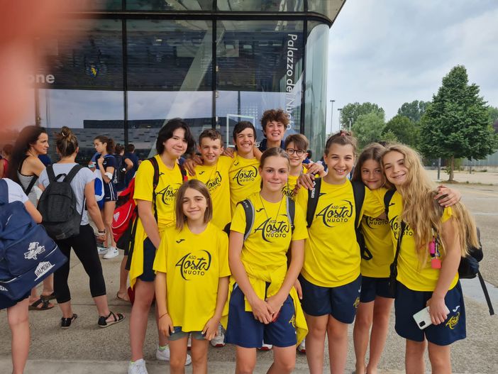 da sx: Alice Padalino, Aurora Furfaro, Emma Morsetti, Petra Favre, Corinne Désandré, dietro da sx Mélodie Fénoil, Alexis Ghignone, Jacquy Péaquin e Coach Noemi Iannaccone da sx: Alice Padalino, Aurora Furfaro, Emma Morsetti, Petra Favre, Corinne Désandré, dietro da sx Mélodie Fénoil, Alexis Ghignone, Jacquy Péaquin e Coach Noemi Iannaccone