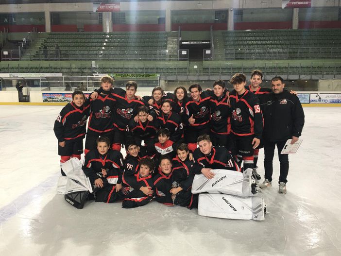 Hockey ghiaccio: Il vessillo rossonero dei Gladiators U 15 sventola sulla Torre Pellice Hockey ghiaccio: Il vessillo rossonero dei Gladiators U 15 sventola sulla Torre Pellice