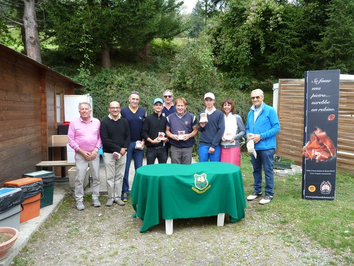 Nella foto da sinistra Renè Rosset, Monaci Giovanni, Argentour Mathieu, Coquillard Giulia, Avoyer Edi, Marguerettaz Franco, Fiori Italo, Grange Giancarlo, Rey Marisa Nierz Guido, Caselli Paolo, Parodi G.B. e Fiabane Simone.