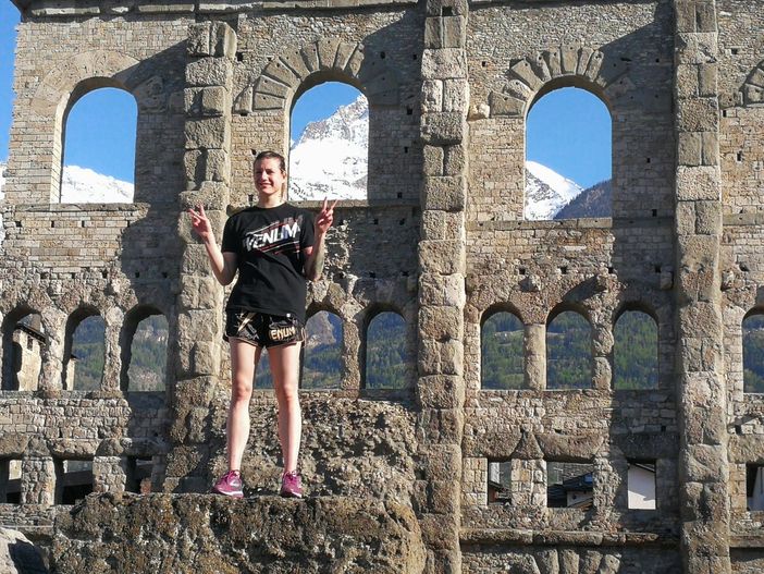 Martine Michieletto in uno scatto del backstage delle riprese del video la cui regia è stata curata da Edoardo Stoppa