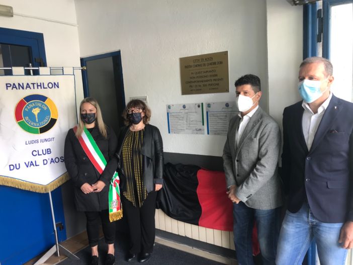 La vicesindaca Josette Borre, l’assessora allo Sport Alina Sapinet, il presidente del Coni VdA Jean Dondeynaz, e il presidente del Panathlon Club du Val d’Aoste, Piercarlo Lunardi