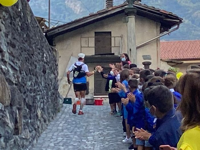 TORX: Jonas Russi festeggiato da bimbi e sindaco a Pont-Saint-Martin