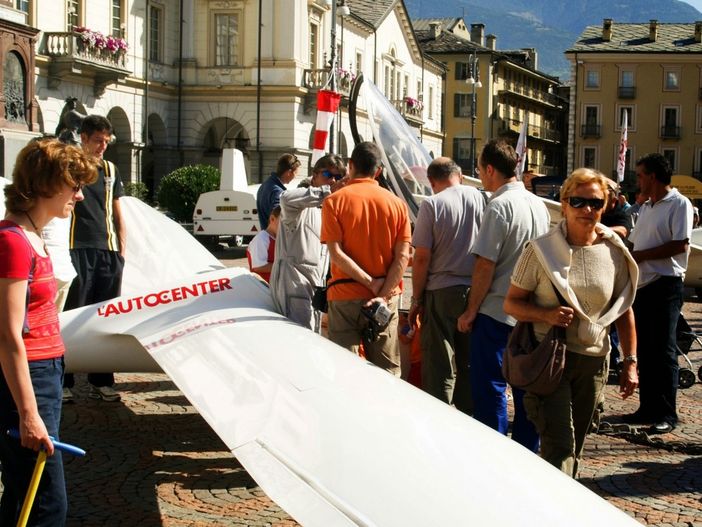 Tirnano in piazza gli alianti Tirnano in piazza gli alianti
