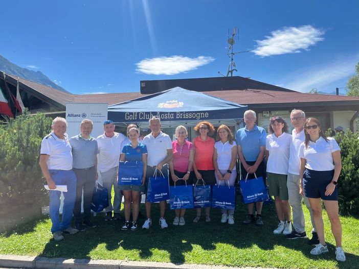 Da sinistra: Dario Come’, Cesarino Colle’, Domenico Scopacasa, Michelle Avoyer, Lauro Bionaz, Simonetta Manotti, Elena Trinchero, Paola Stevanon, Attilio Celesia, Monica Peloso, Loris Campigotto e Ambra D’Urso. Da sinistra: Dario Come’, Cesarino Colle’, Domenico Scopacasa, Michelle Avoyer, Lauro Bionaz, Simonetta Manotti, Elena Trinchero, Paola Stevanon, Attilio Celesia, Monica Peloso, Loris Campigotto e Ambra D’Urso.