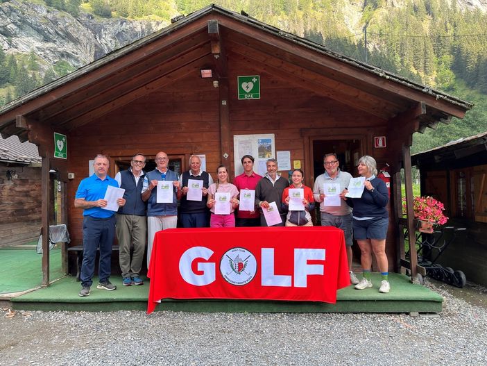 Nella foto da sx a dx: Andrea Bonatti (direttore), Rolando Bossi (presidente), Marco Campagnoli, Pierfranco Cena, Nicole Follioley, Lorenzo Bonatti, Federico e Bianca Sinicato, Marco Levi e Isabella Frare. Nella foto da sx a dx: Andrea Bonatti (direttore), Rolando Bossi (presidente), Marco Campagnoli, Pierfranco Cena, Nicole Follioley, Lorenzo Bonatti, Federico e Bianca Sinicato, Marco Levi e Isabella Frare.