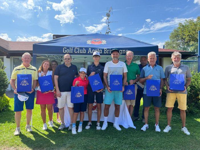 Da sinistra: Ennio Subet, Piera Paola Stevanon, Susy Cuneaz, Christian Trione, Federico Fiabane, Federico Subet, James Paul Woodall, Leandro Ducly, Dario Come’, Lauro Bionaz e Dario Borney. Da sinistra: Ennio Subet, Piera Paola Stevanon, Susy Cuneaz, Christian Trione, Federico Fiabane, Federico Subet, James Paul Woodall, Leandro Ducly, Dario Come’, Lauro Bionaz e Dario Borney.