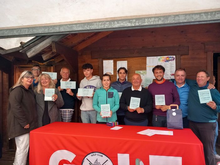 Da sx a dx: Isabella Frare (sponsor), Dimitri Pregnolato (dietro), Alessandra Majorana, Cena Pierfranco, Filippo Torchio, Nicole Follioley, Lorenzo Bonatti (dietro), Giulio e Federico Girivetto, Andrea Bonatti (direttore), Fabio Fedi.