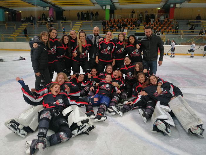 Hockey ghiaccio: Il palaghiaccio si tinge di rosa Hockey ghiaccio: Il palaghiaccio si tinge di rosa