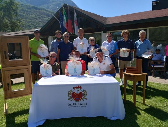 Da sinistra: Massimiliano Cadin, Bruno Engaz, Roberto Rossi, Giulia Coquillard, Emilio Bionaz, Oliver Dominik Collins, Lauro Bionaz, (davanti in ginocchio) Edi Avoyer, Giuseppe Carpentieri e Dario Come.