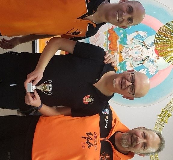 Arturo Azzaro in mezzo viene premiato per il 3° posto al Torneo Regionale “Dle Masche” di Grugliasco - Torino Arturo Azzaro in mezzo viene premiato per il 3° posto al Torneo Regionale “Dle Masche” di Grugliasco - Torino