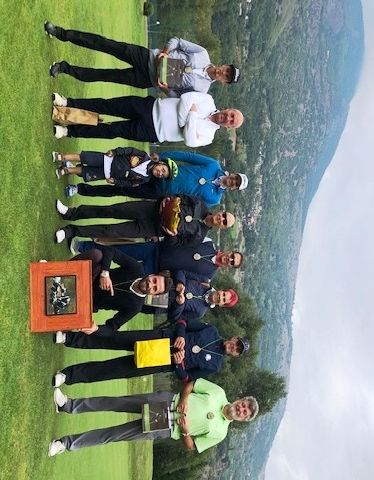 Da sn: Christian Berlier, Stefano Bianchi, James Woodall con uno dei figli, Marcello Leonardi, Fausto Bottitta, Paola Antonutti, Flavio Spalla, Dario Borney, in ginocchio Luca Pignataro