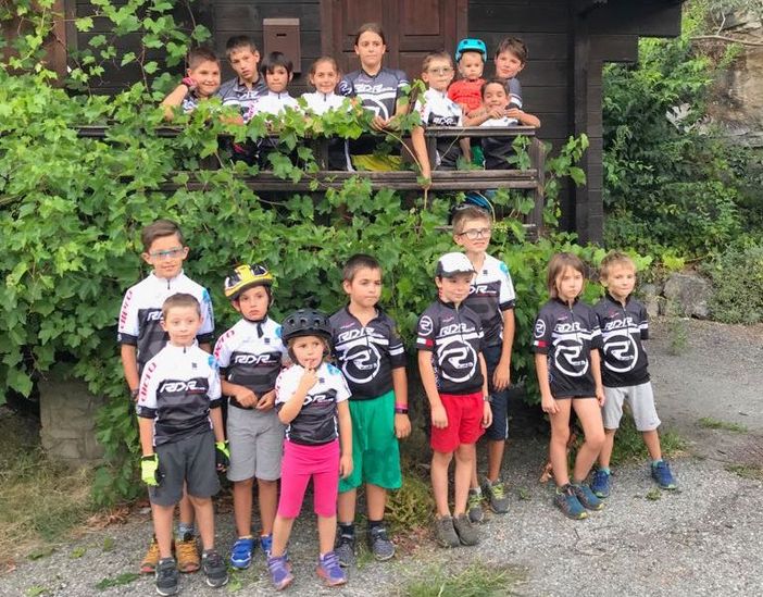 I giovani arrampicano con RDR Sport School