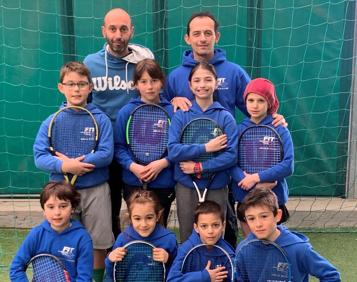 Da dx: Jacopo Battilani, Erik Montegrandi, Alaska Denchasaz, Gaia Paonessa, Fabio Paonessa, Sara Boccato. In ginocchio da sn: Etienne Montegrandi, Claire Susanna, Marco Chiucchiurlotto e André Susanna Da dx: Jacopo Battilani, Erik Montegrandi, Alaska Denchasaz, Gaia Paonessa, Fabio Paonessa, Sara Boccato. In ginocchio da sn: Etienne Montegrandi, Claire Susanna, Marco Chiucchiurlotto e André Susanna