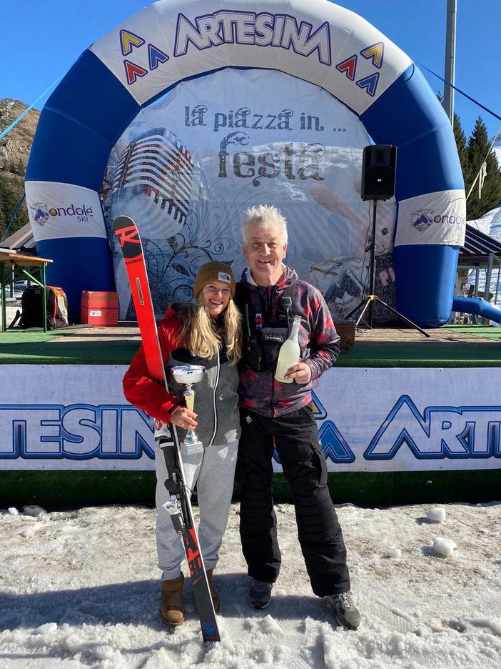 Annette Belfrond festeggia dopo la gara Annette Belfrond festeggia dopo la gara