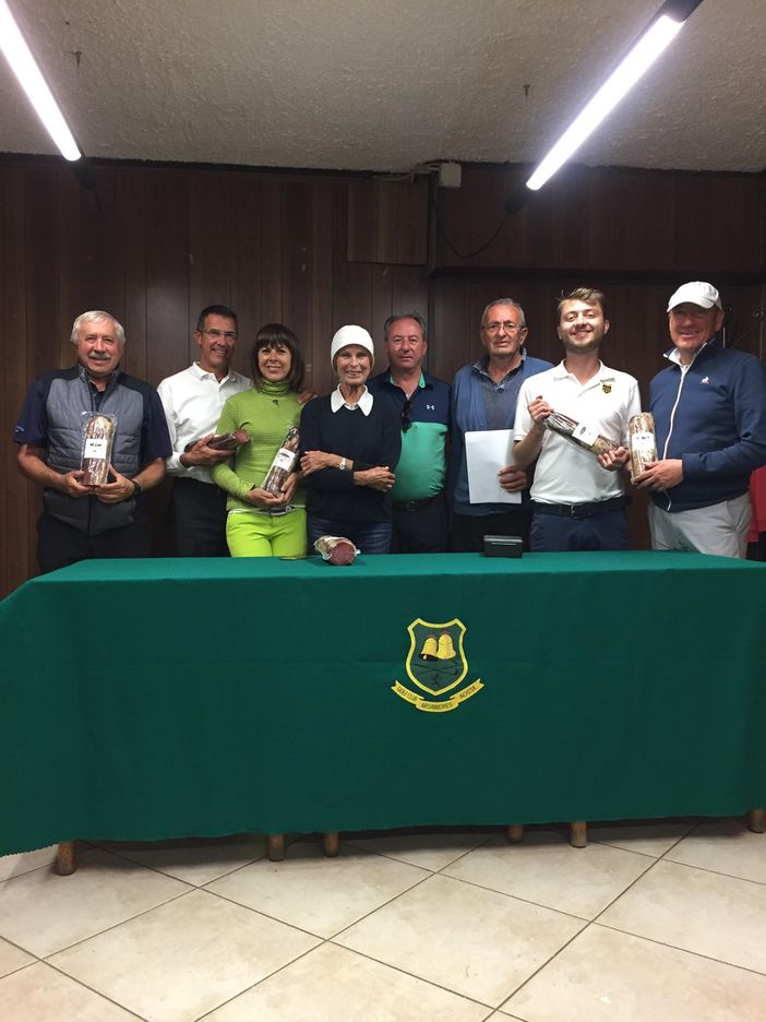 Golf: All'Arsanieres il Jambon de Bosser è del solito Ennio Abram Golf: All'Arsanieres il Jambon de Bosser è del solito Ennio Abram